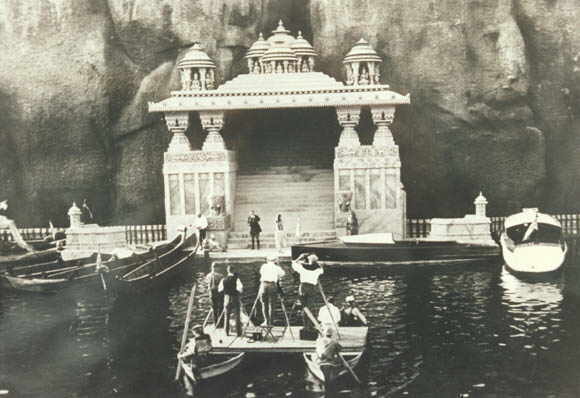 Dreharbeiten zum Film 'Indisches Grabmal' am Kalksee, 1921